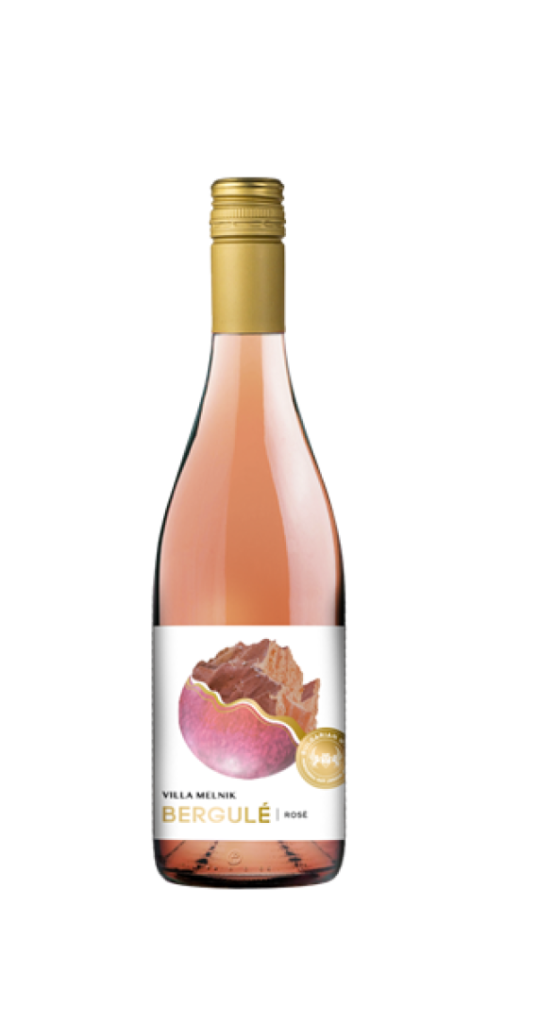 BERGULE Rose Single Vineyard 750 ml vom Weingut Villa Melnik ist ein feiner, eleganter Roséwein aus 100% Shiroka Melnishka (Breitblättrige Melniker Rebe), einer autochthonen bulgarischen Rebsorte. Der Wein besticht durch eine sehr schöne, glänzende Erdbeerfarbe mit zarten Lachsnuancen. Im Aroma entfalten sich frische Noten von roten Grapefruits, verbunden mit Kirschen und feinen erdigen Akzenten. Am Gaumen zeigt sich der Wein frisch, harmonisch und mit angenehmer Fruchtigkeit, die einen langen Nachhall hinterlässt. Er ist ein fruchtiger Publikumsliebling, der sich gut zu Käse, leichten Gerichten und Desserts eignet. Die Trauben werden nach 24 Stunden Maischestandzeit gepresst, um die Frische und Eleganz zu bewahren. Dieser Wein ist ein exzellentes Beispiel für die Weintradition und das Terroir der Melnik-Region in Bulgarien.
