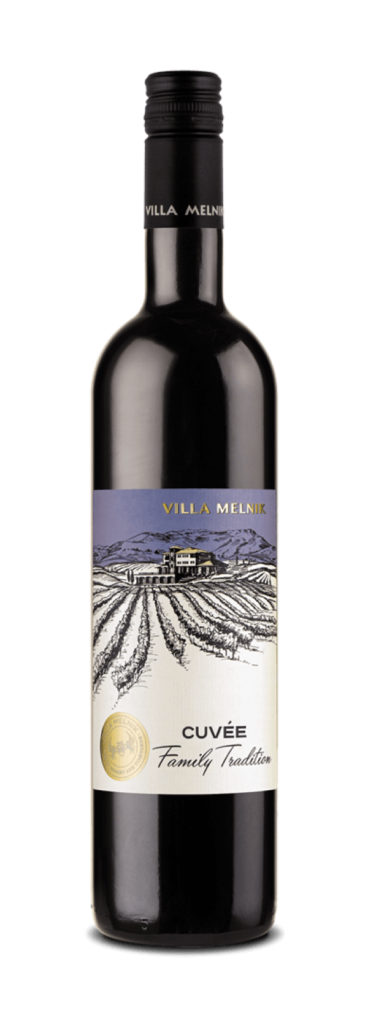 FAMILY TRADITION - Cuvee rot 13.5% vol. 750 ml von Villa Melnik ist eine harmonische Rotwein-Cuvée aus Bulgarien, die die Rebsorten Cabernet Sauvignon, Merlot und Melnik 55 vereint. Der Wein wächst im Struma-Tal auf sandigen Kalksteinböden mit vulkanischen Einflüssen, die dem Wein Tiefe, Würze und Frische verleihen. Er zeigt eine tiefe Rubinrotfarbe und ein elegantes Aromenspiel von schwarzen Johannisbeeren, reifen Kirschen und dunklen Pflaumen, begleitet von Anklängen an schwarzen Pfeffer, Tabak und einem Hauch Leder. Am Gaumen präsentiert er sich harmonisch und geschmeidig mit einem sanften Holzeinfluss durch Reifung in bulgarischer Eiche und einem zarten Rauchnachhall. Die Cuvée überzeugt mit leicht bis mittlerem Körper, saftiger Fruchtsäure und gut eingebundenen Tanninen, was ihn sowohl zugänglich als auch vielschichtig macht. Der Wein passt hervorragend zu Wild, würzigen Pasta-Gerichten, gereiftem Käse und gegrilltem Gemüse. Serviertemperatur: 15-17 °C. Er ist ein authentischer Botschafter bulgarischer Winzerkunst, ideal für den Alltag und besondere Momente.