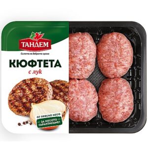 Tandem Kyufteta Luk – gewürzte Fleischbällchen mit Zwiebeln in Verpackung.